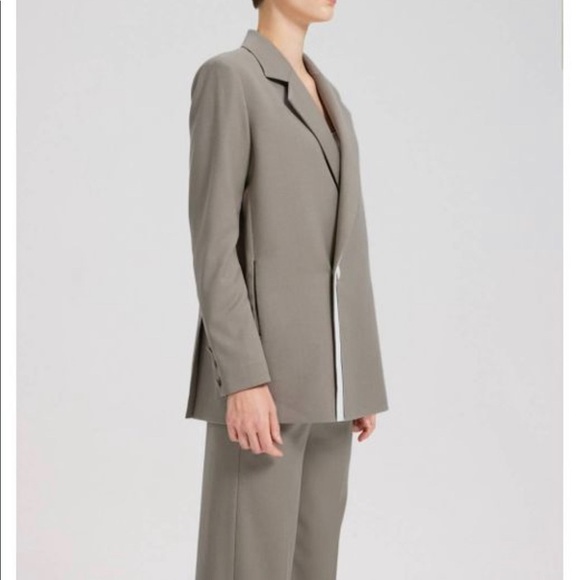 Wool-blend White Contrast Closure Blazer - Picture 2 of 16